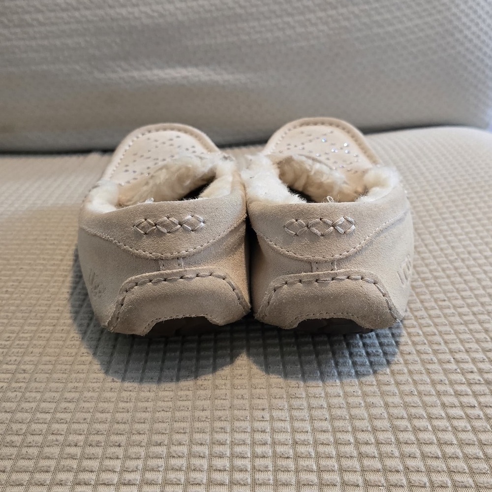 UGG Kids Tan Slippers with Sparkle Accents - Picture 5 of 16